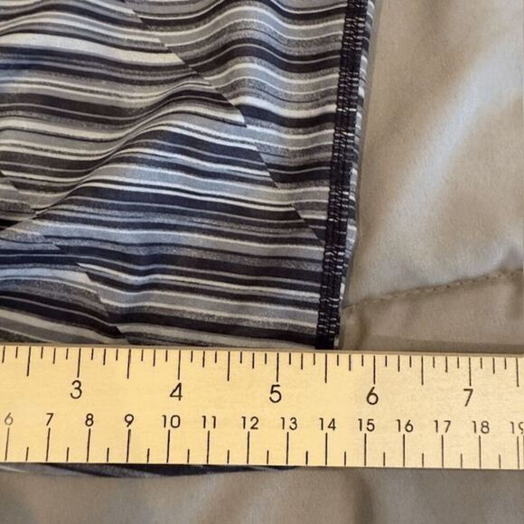 Athleta Striped Cropped Leggings Black White Surge Seam Zip Pocket Size XS - Picture 10 of 10